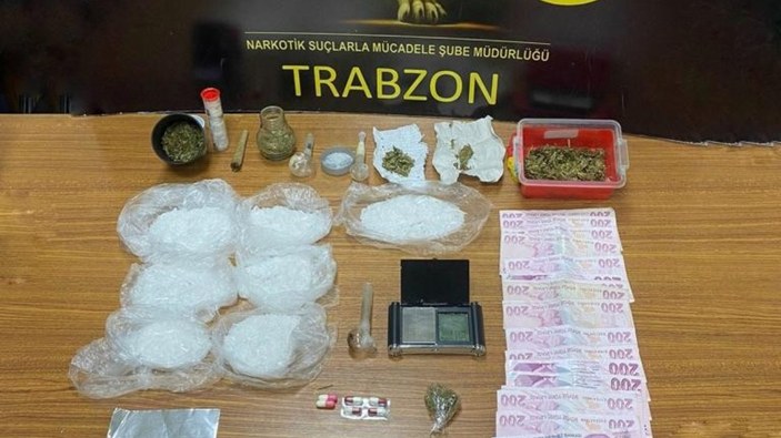 Trabzon'da, operasyon sırasında uyuşturucu almaya gelen şahıslar yakalandı