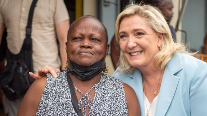 Marine Le Pen'in siyahiyle fotoğrafı gündem oldu