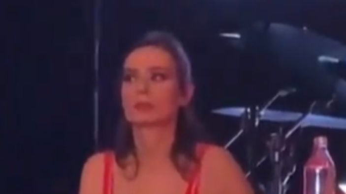 Yıldız Tilbe, Merve Boluğur'u sahneye çıkardı