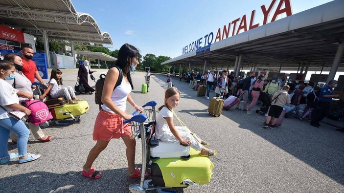 Antalya Havalimanı'nda yeni uçuş rekoru