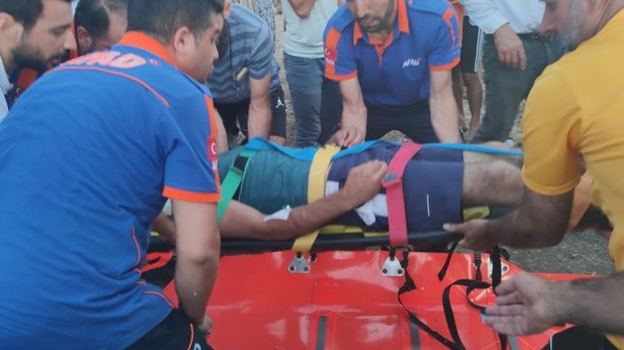 Diyarbakır'da kayalıklardan düşen adamı AFAD kurtardı