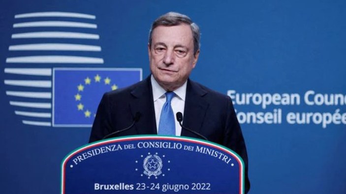 İtalya'da hükümet, çöküşle karşı karşıya