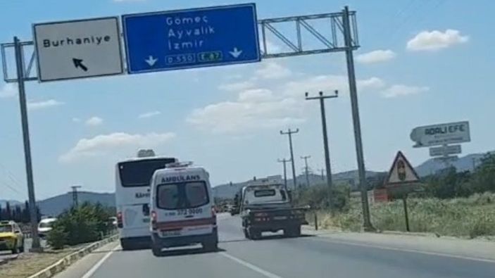 Balıkesir'de, otobüsün ambulansa geçit vermediği anlar kamerada