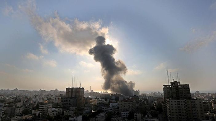 İsrail savaş uçakları Gazze'de Hamas'a ait noktaları vurdu