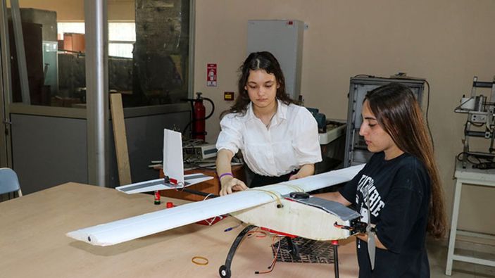 Adana'da lise öğrencileri TEKNOFEST için İHA tasarladı