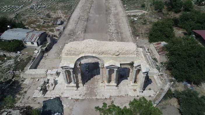 Adana'da Anavarza Antik Kenti'nde gladyatör mezarları keşfedildi