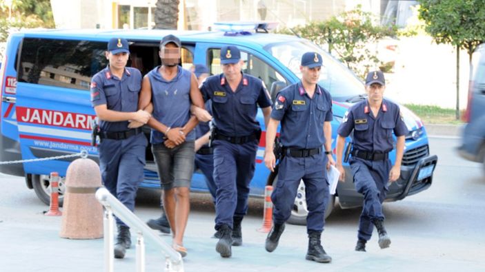 Antalya'da tartıştığı ev arkadaşını çekiçle öldürdü
