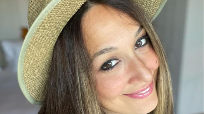 15 gün önce anne olan Gupse Özay kızını ilk kez paylaştı