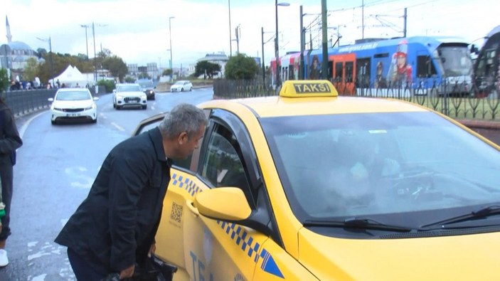 Eminönü'nde boş taksiler yerli ve yabancı yolculara durmadı