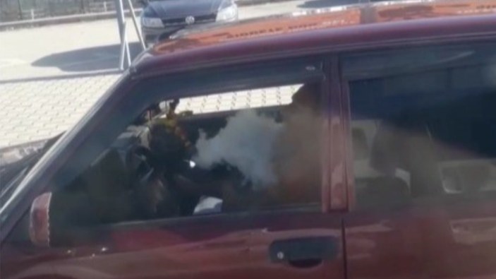 Antalya'da otomobil sürücüsü seyir halinde nargile içti 
