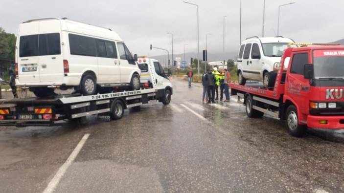 Zonguldak'ta iki araç kafa kafaya çarpıştı