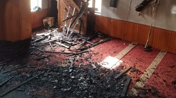 Kahramanmaraş'ta küle dönen camide Kur'an-ı Kerim zarar görmedi