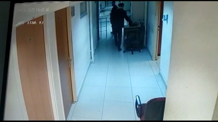 Esenyurt'ta adliyede polisin çantasını çalan şüpheli tutuklandı