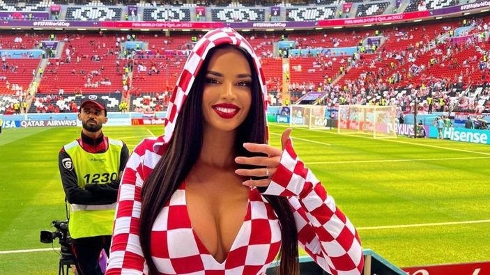 Dünya Kupası'nda dekolte veren model, Katarlıları harekete geçirdi