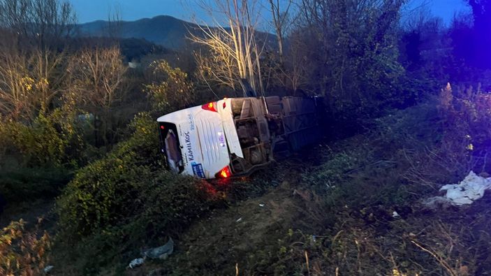 Bartın'da yolcu otobüsü devrildi: 40 yaralı