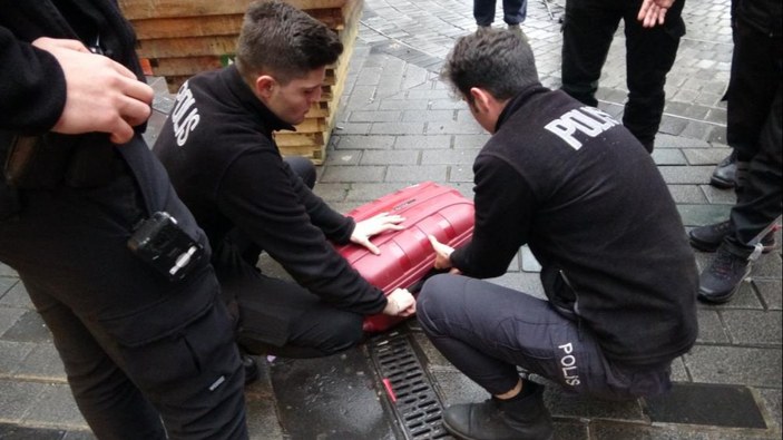 Taksim'de yol kenarına bırakan şüpheli valiz patlatıldı