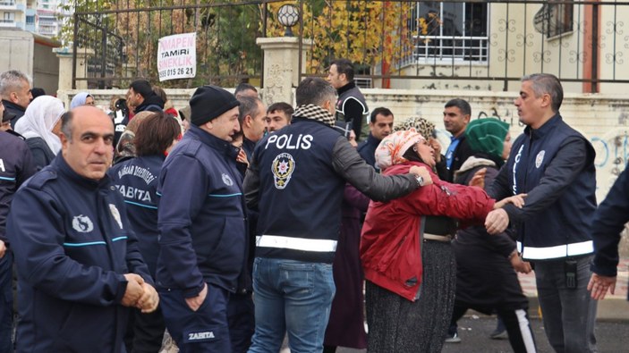 Diyarbakır'da kadın ve erkek satıcılar arasında pazar yeri kavgası
