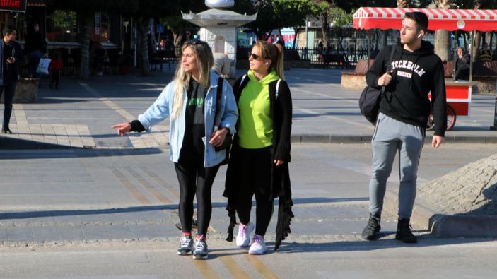 Adana'da yayalara yol vermeyen sürücülere ceza