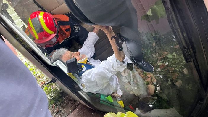 Avcılar’da sürücü 2 metre yüksekliğindeki boşluğa düştü