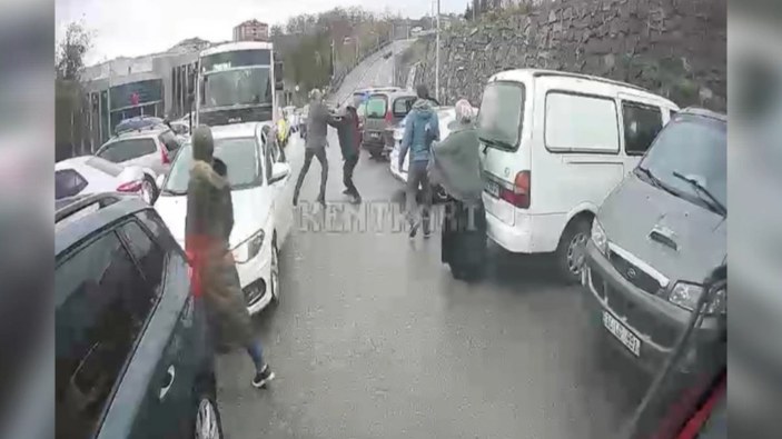 Zonguldak'ta taksici ile sürücü yumruk yumruğa kavga etti