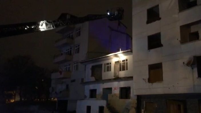 Pendik’te metruk binada korkutan yangın