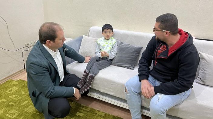 Esenyurt’ta pusetteki engelli çocuk dolmuşa alınmadı