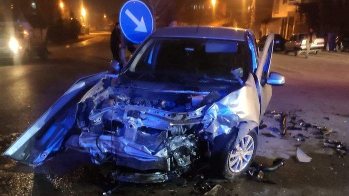  Malatya'da iki otomobil çarpıştı: 1’i ağır 3 yaralı