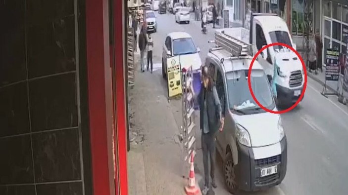 Adana’da kamyonetin çarptığı çocuk, metrelerce sürüklendi