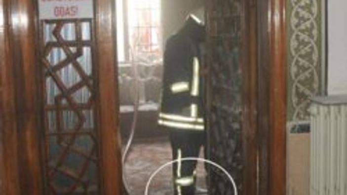 İtfaiyecinin cami hassasiyeti
