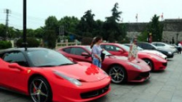 Ferrari Çin anıtına hasar için özür diledi