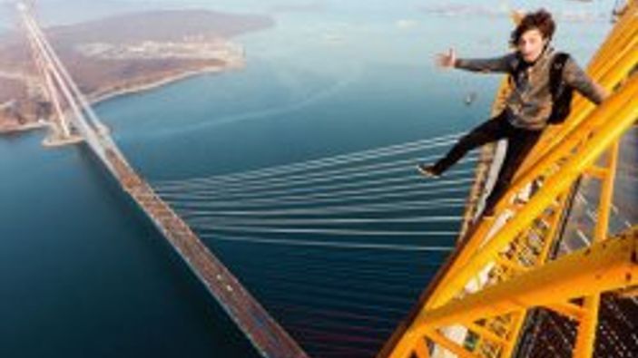 Dünyanın en uzun köprüsüne yürek hoplatan tırmanış