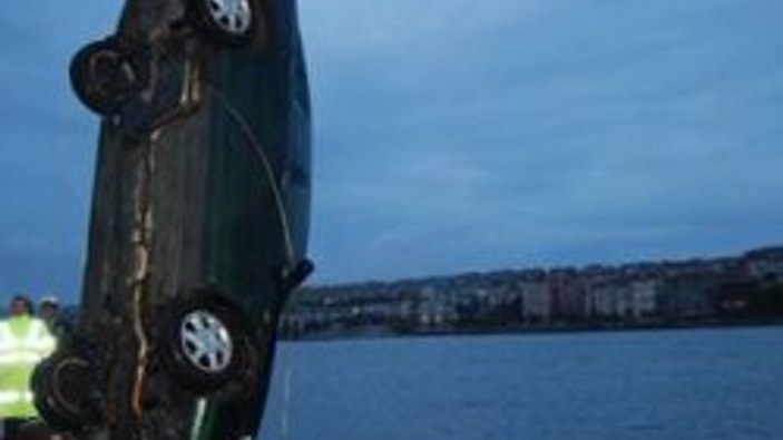 Feribottan inen otomobil denize düştü: 4 ölü