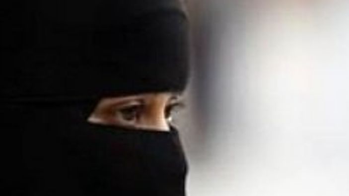 Suudi kadınlara kışla yolu göründü