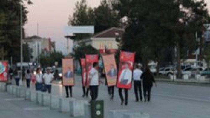 AK Partili aday ayaklı reklam panolarıyla çalışıyor