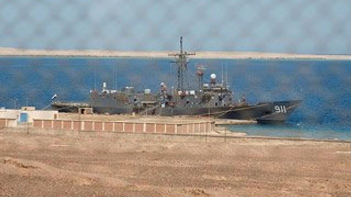 Mısır'da tatbikat yapan gemilere saldırı