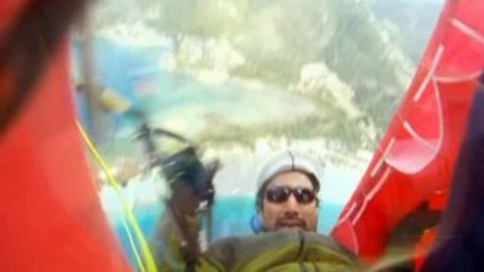 Yamaç paraşütü yapan pilotun ölüm-kalım savaşı