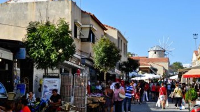 Alaçatı'da otel ve 24 dükkan için tahliye kararı alındı