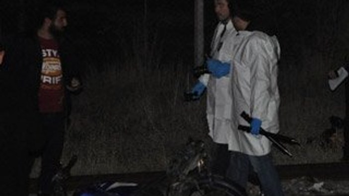 Yolcu treni motosiklete çarptı: 2 ölü