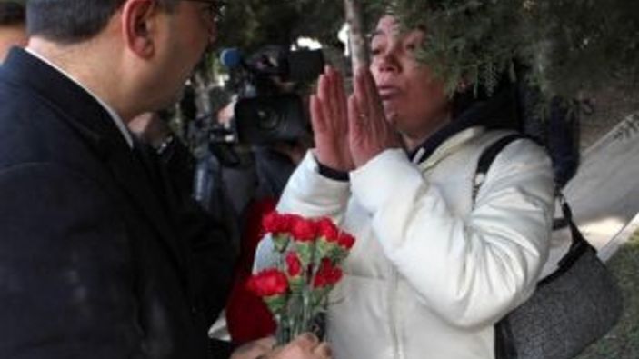 İzmirli kadından Vali Toprak'a Atatürk tepkisi