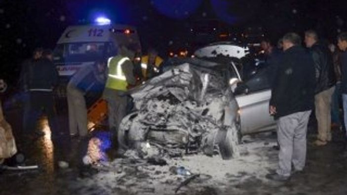 Kardeşinin cenazesine giden genç trafik kazasında öldü