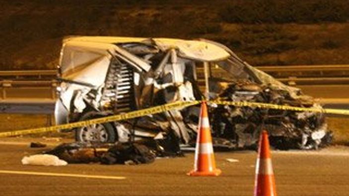 Ankara otomobil beton mikserine çarptı: 1 ölü 1 yaralı