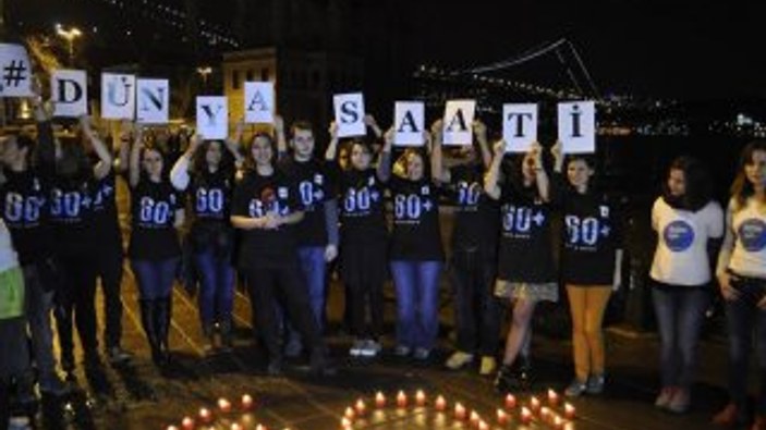 Ortaköy Camisi Dünya Saati etkinliği için ışıklarını kapattı