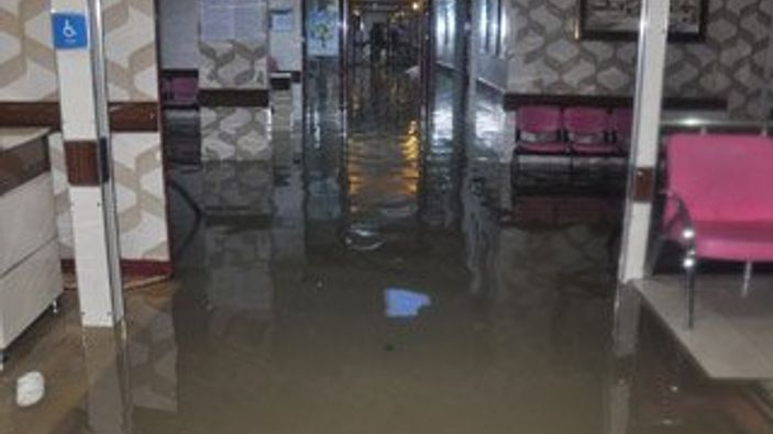 Şanlıurfa'da acil servisi su bastı
