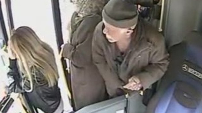 70 yaşındaki hırsız otobüs şoförünün telefonunu çaldı