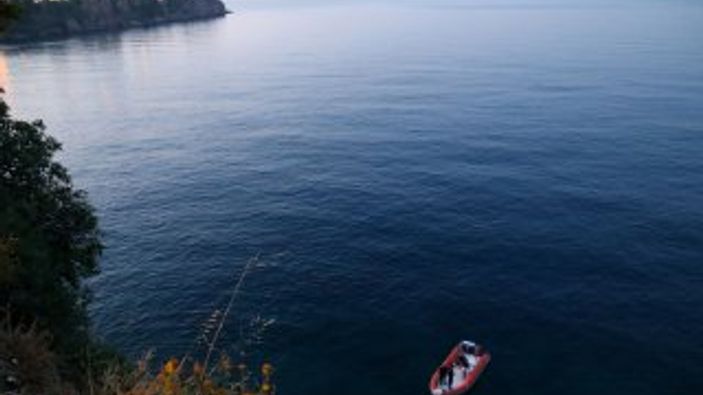 Antalya'da falezlerden düşen kişi öldü