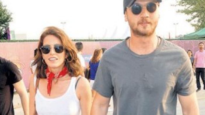 Aras Bulut İynemli sevgilisiyle maç izledi