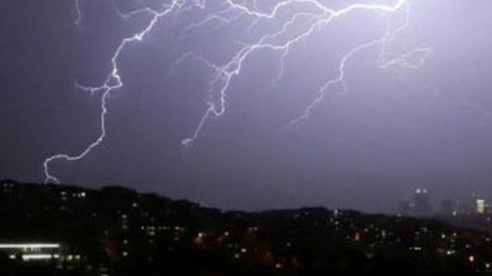 İstanbul'da sağanak yağış gece boyunca etkili oldu