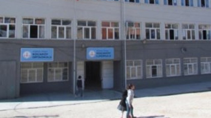 Diyarbakır'da 33 öğrenci zehirlendi