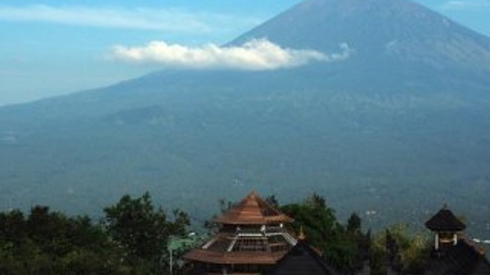 Bali Adası'ndan 100 bin kişi tahliye edildi
