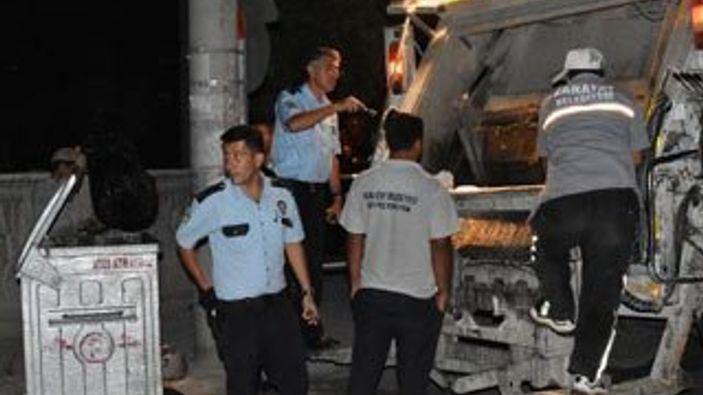 Polis ihbar üzerine çöp aracında bebek aradı
